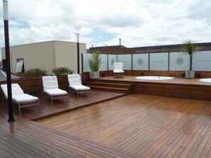 Outdoor spa tub - Hotel Inkai (Salta)