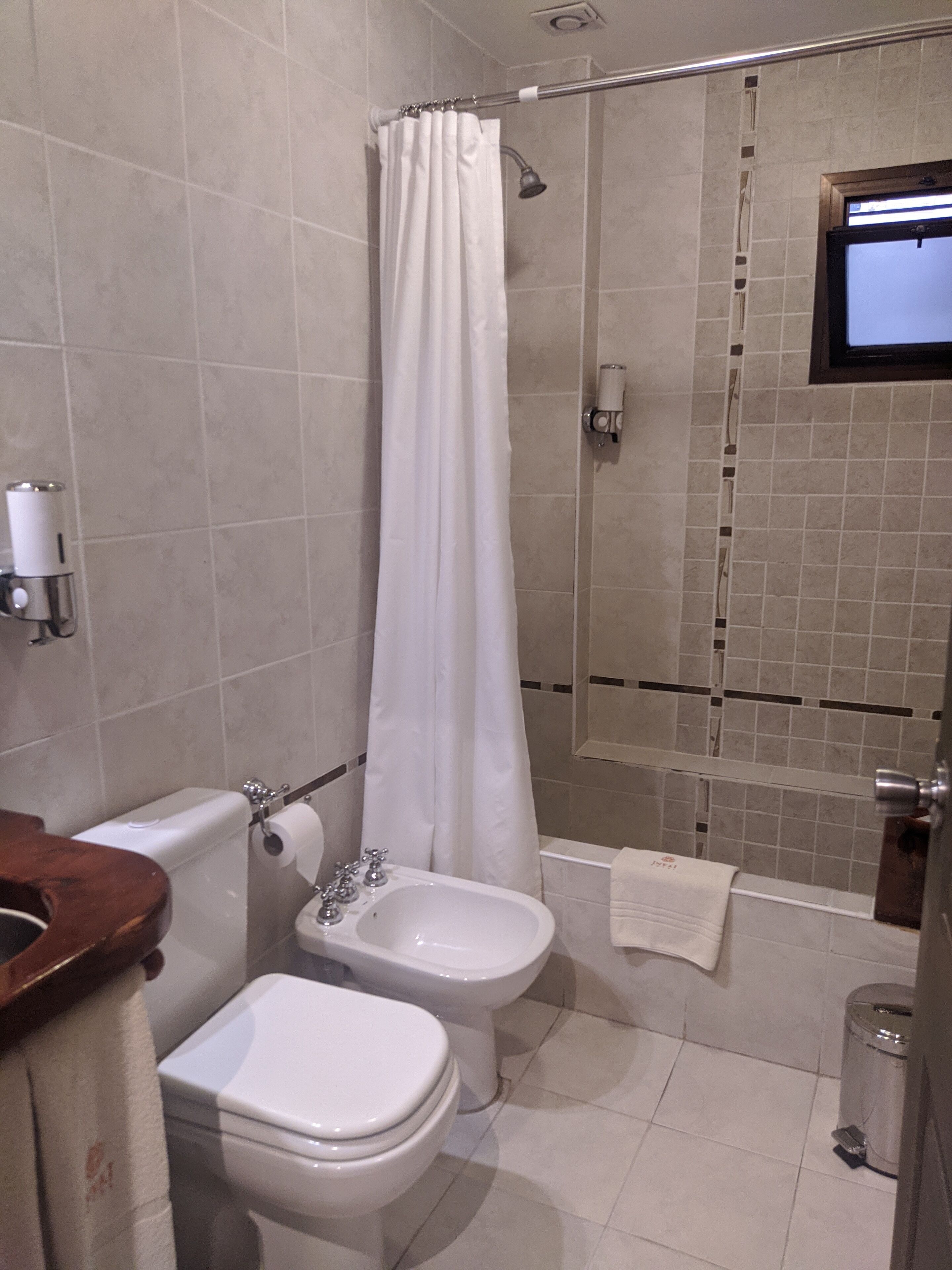 superior quadruple room | bathroom | combined shower/bathtub, free toiletries, hair dryer, bidet