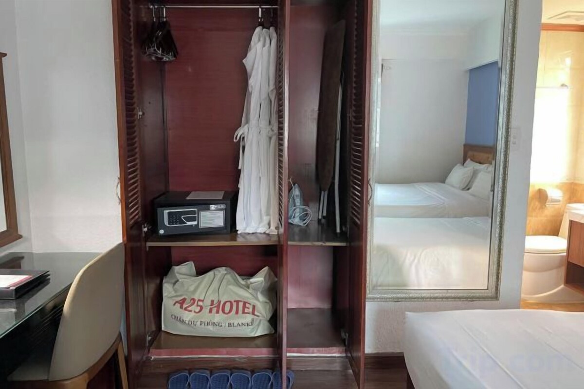 Minibar, in-room safe, blackout curtains