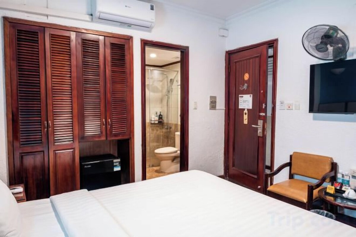 Minibar, in-room safe, blackout curtains