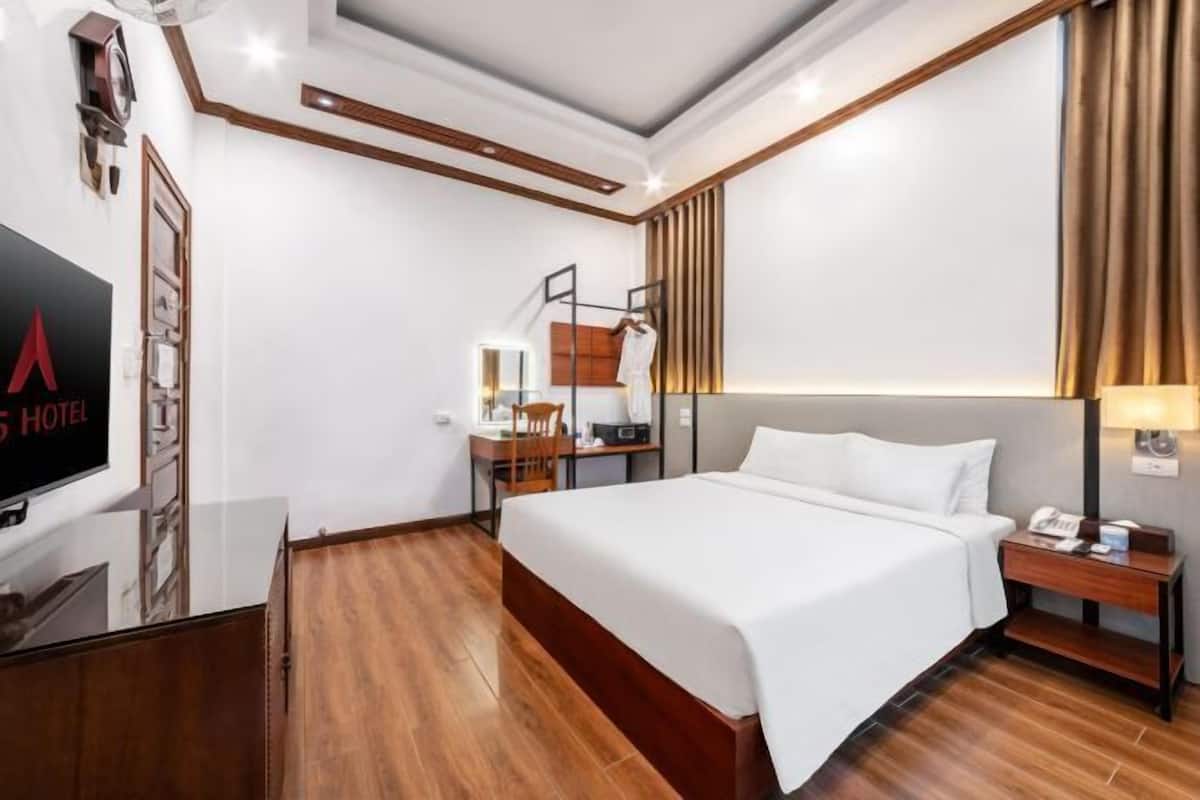 Minibar, in-room safe, blackout drapes, iron/ironing board (on request)