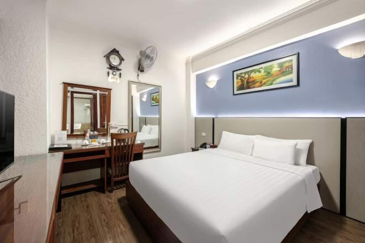 Minibar, in-room safe, blackout drapes, iron/ironing board (on request)