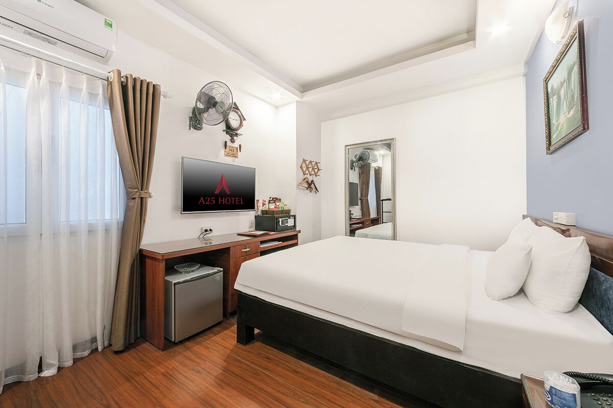 Rom – superior | Minibar, safe på rommet, blendingsgardiner og strykejern/-brett