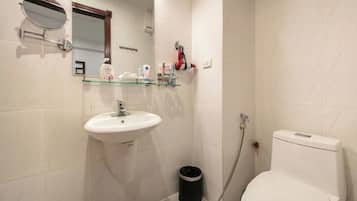 Standard Double Room | Bathroom | Shower, free toiletries, hair dryer, bathrobes