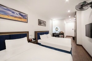 Kamar Keluarga | Minibar, brankas, tirai kedap cahaya, dan setrika/meja setrika