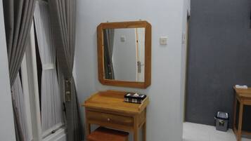 Standard Room | Desk, free WiFi