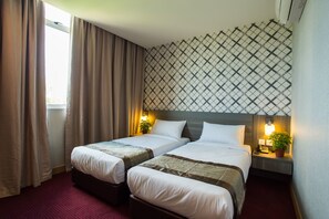Minibar, desk, soundproofing, rollaway beds - LS Hotel (Masai)