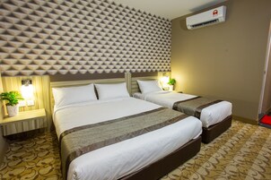 Minibar, escritorio y sistema de insonorización 