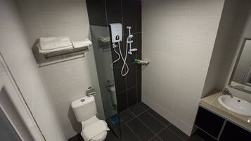 Shower, free toiletries, towels