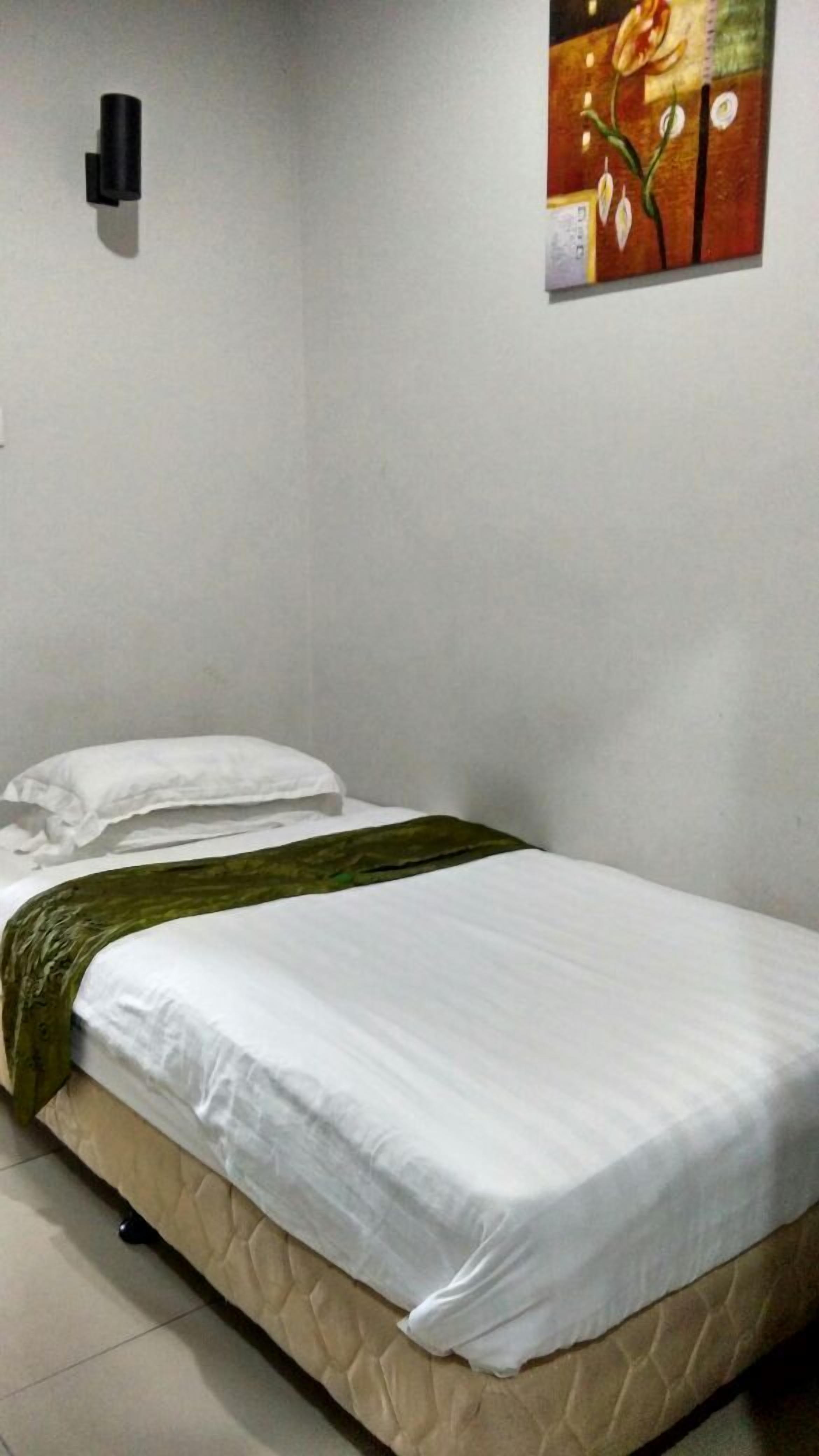 single room | desk, iron/ironing board, free wifi