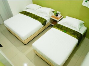 Family Suite | Desk, iron/ironing board, free WiFi