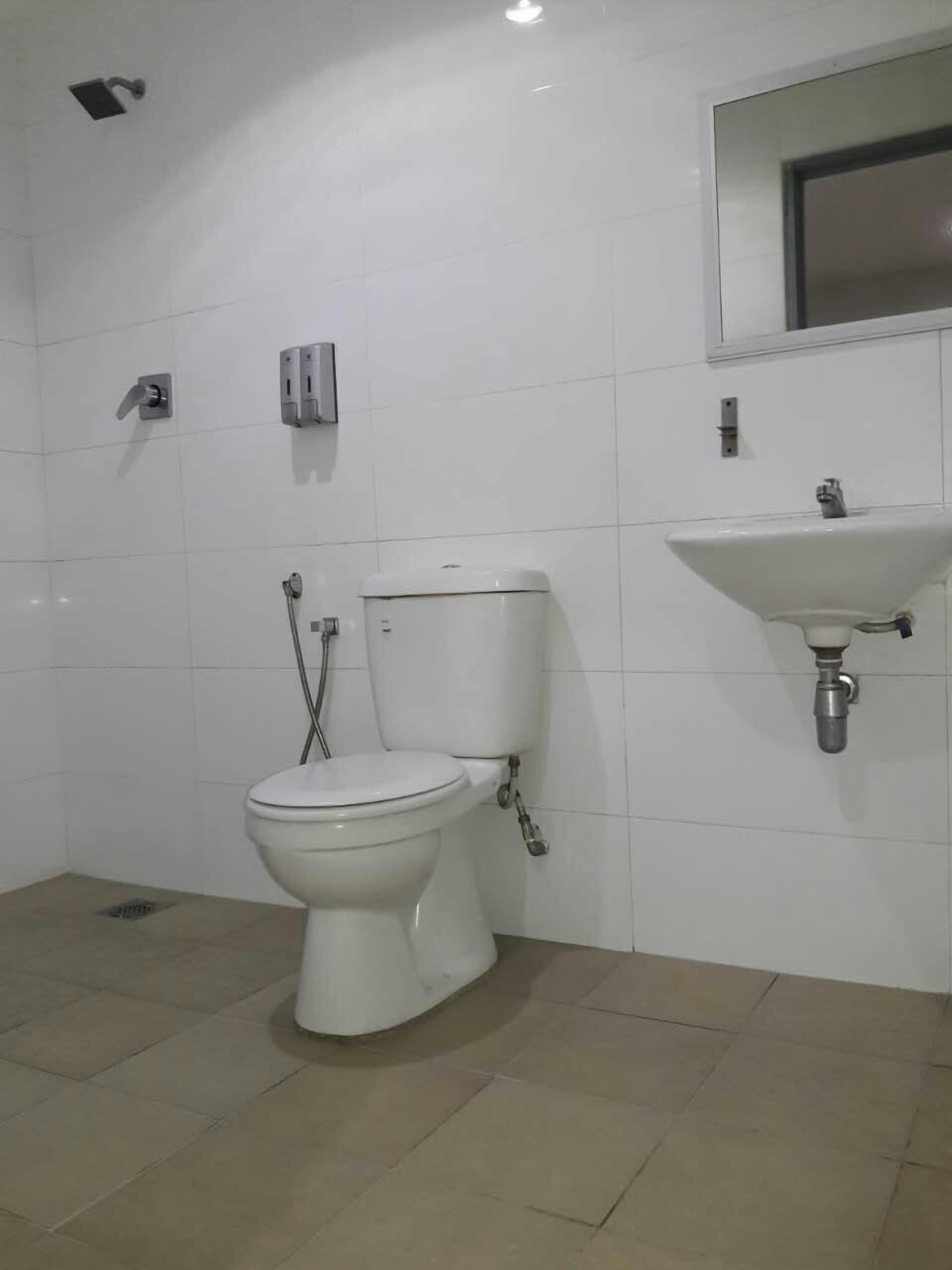 shower, free toiletries, towels