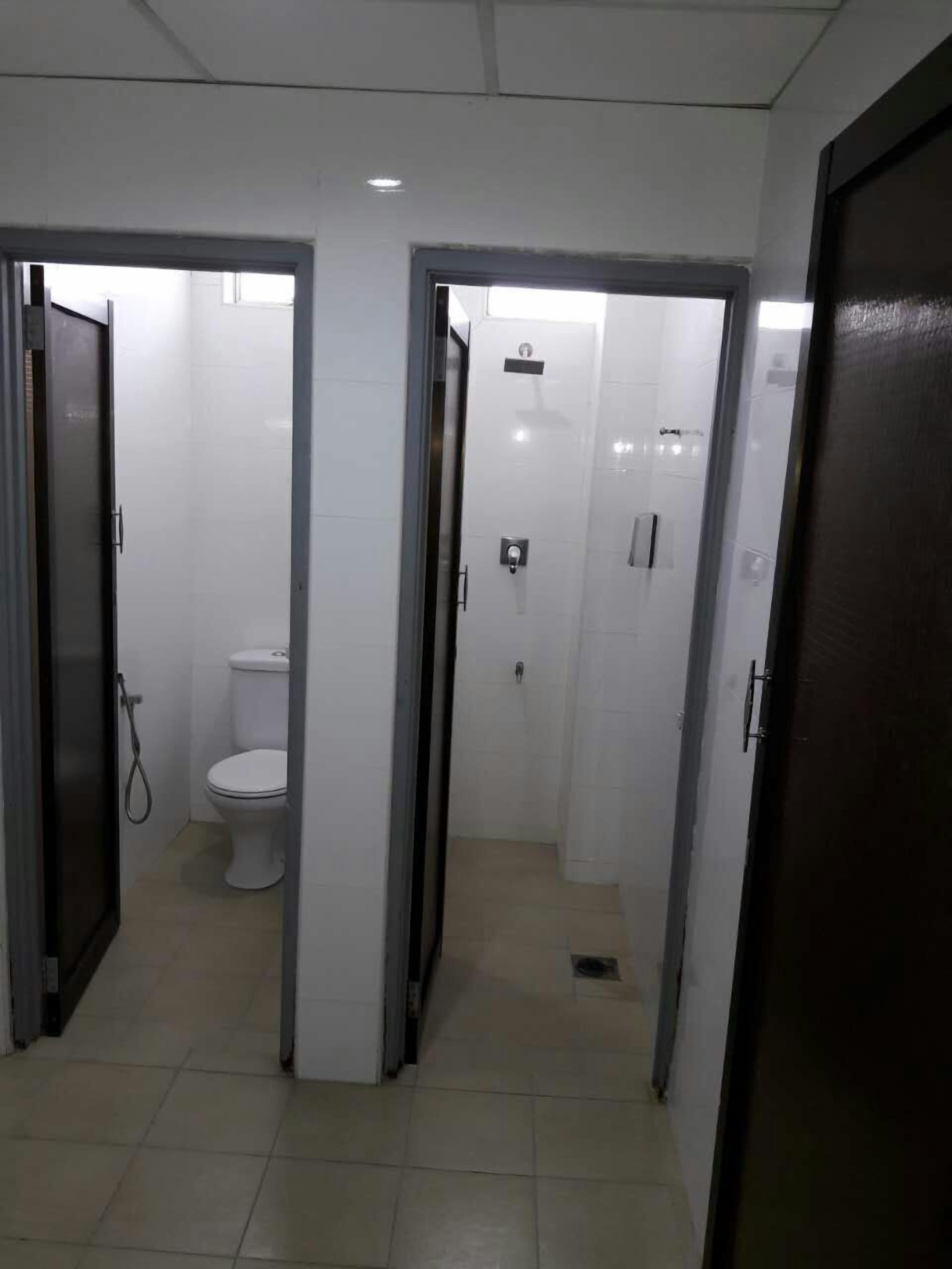 shower, free toiletries, towels