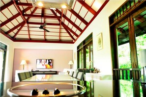 3 Bedrooms Villa | In-room dining