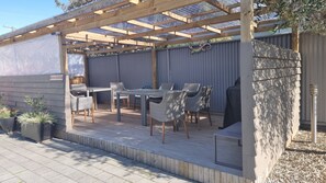 BBQ/picnic Area - The Mews Oamaru (Oamaru)