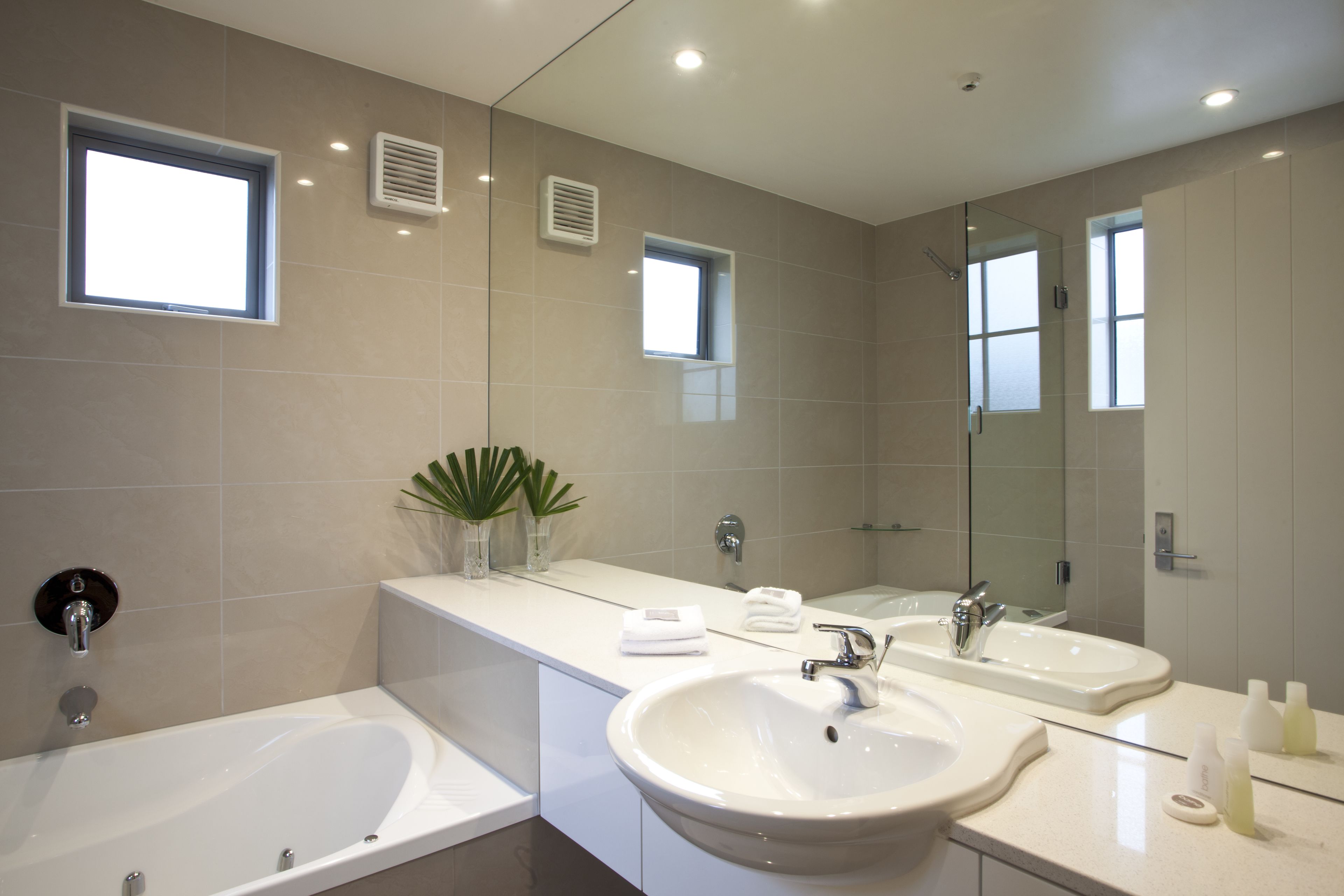 Superior Suite, 1 King Bed, Balcony | Bathroom