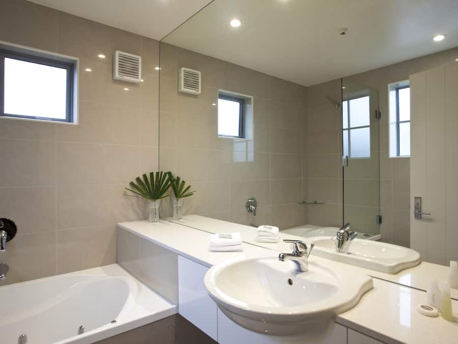 Superior Suite, 1 King Bed, Balcony | Bathroom | Shower, free toiletries, hair dryer, towels