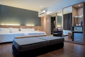 A modern hotel room with two beds, a wooden headboard, a large mirror, a desk, and a minibar. - Mornington Hotel Soon Choon (Ipoh)