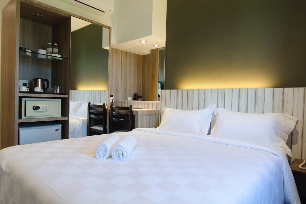 In-room safe, desk, soundproofing, iron/ironing board