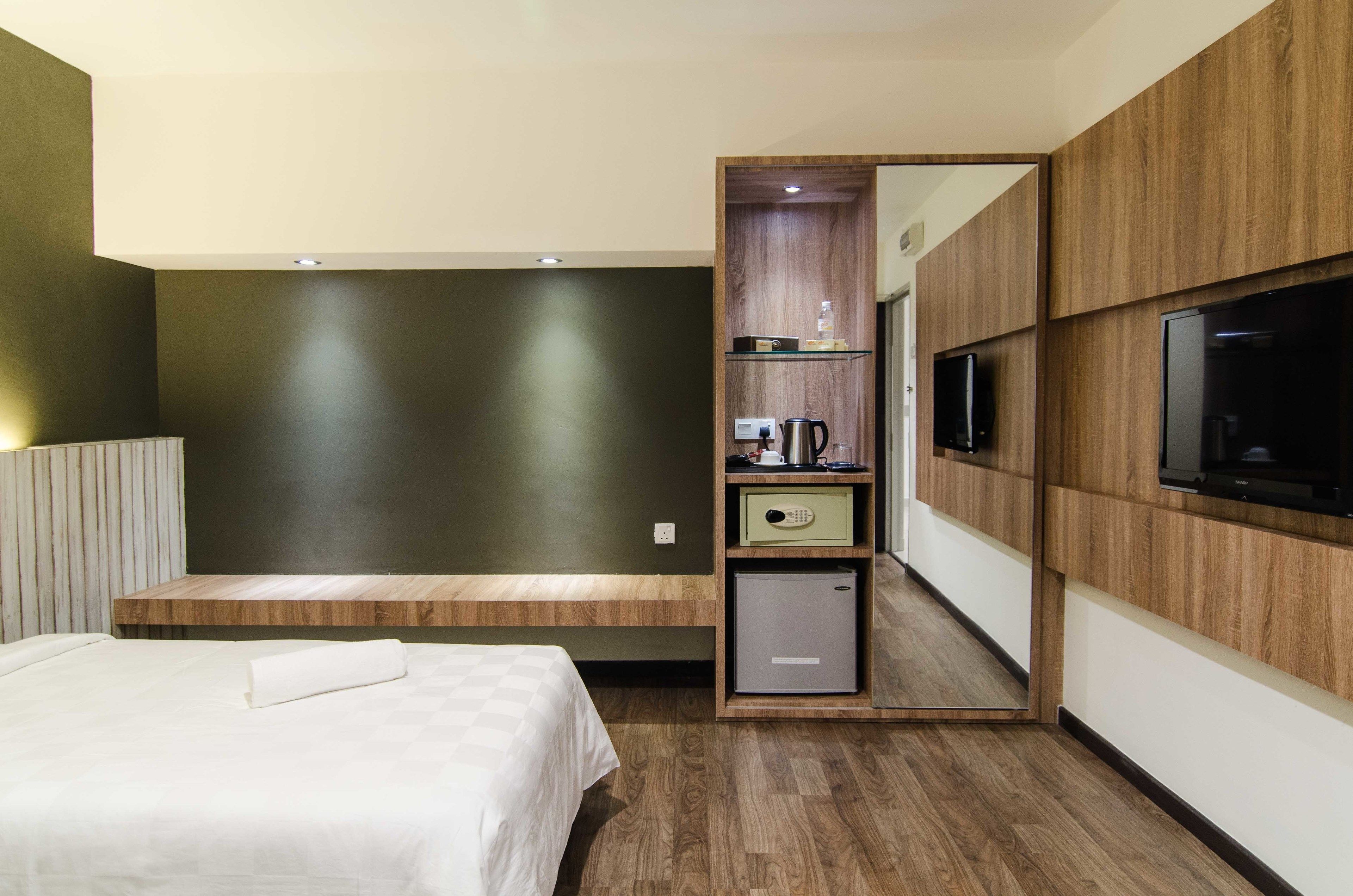 standard single room | in-room safe, desk, soundproofing, iron/ironing board