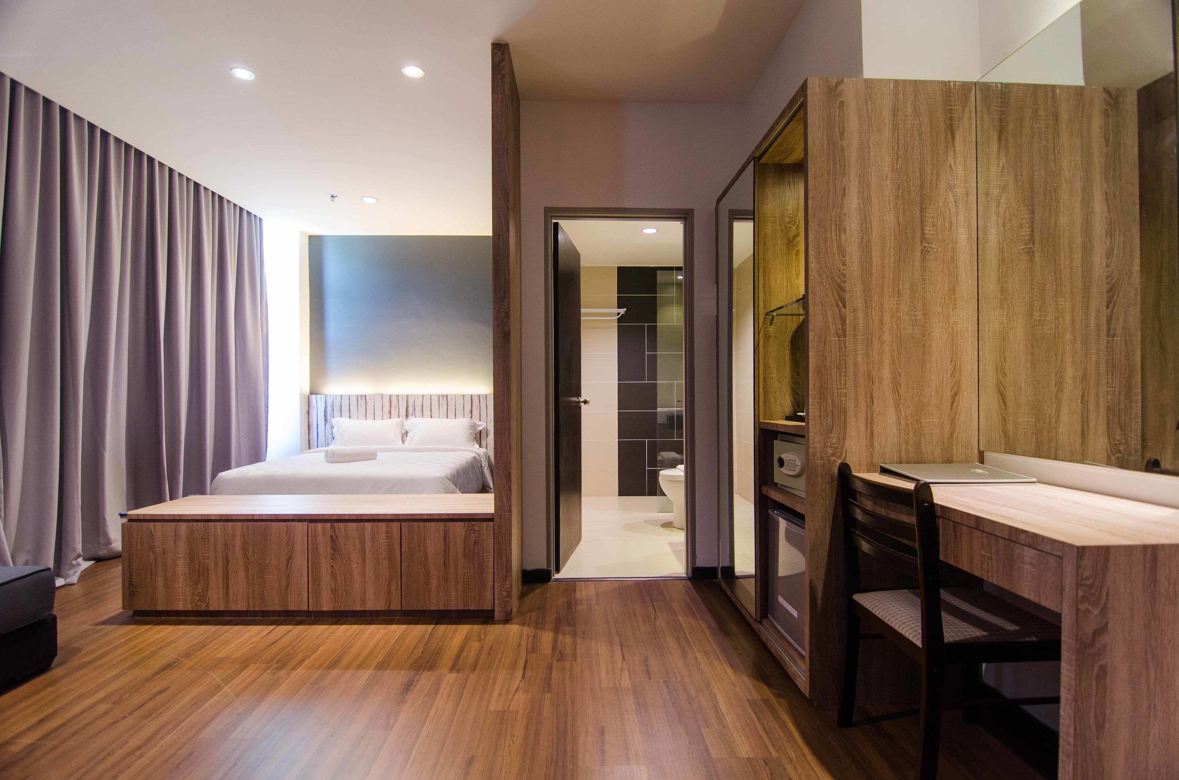 deluxe queen room | in-room safe, desk, soundproofing, iron/ironing board