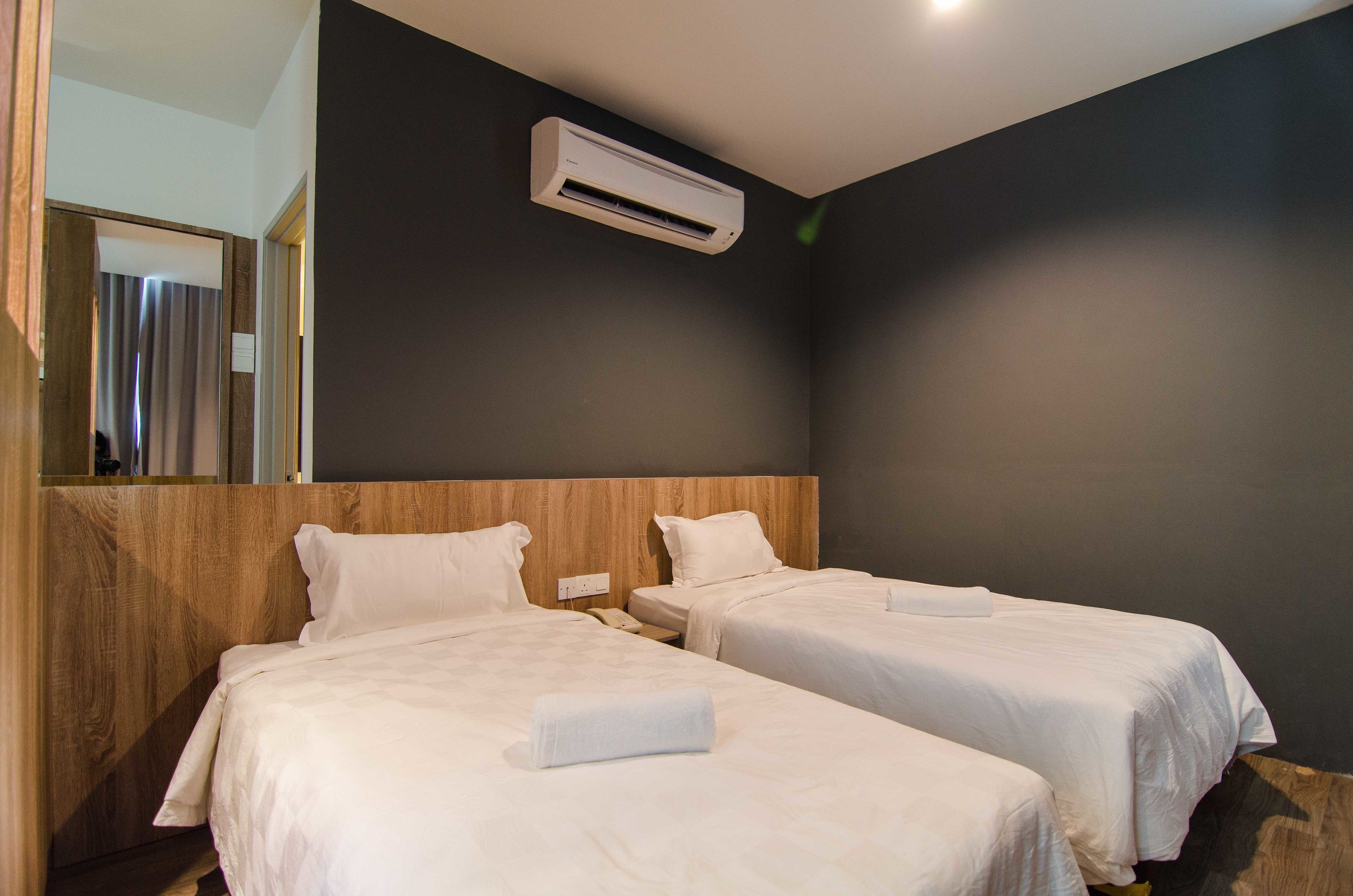 deluxe twin room | in-room safe, desk, soundproofing, iron/ironing board