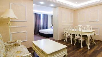 Deluxe Suite ( 2  ) | In-room safe, desk, soundproofing, free WiFi