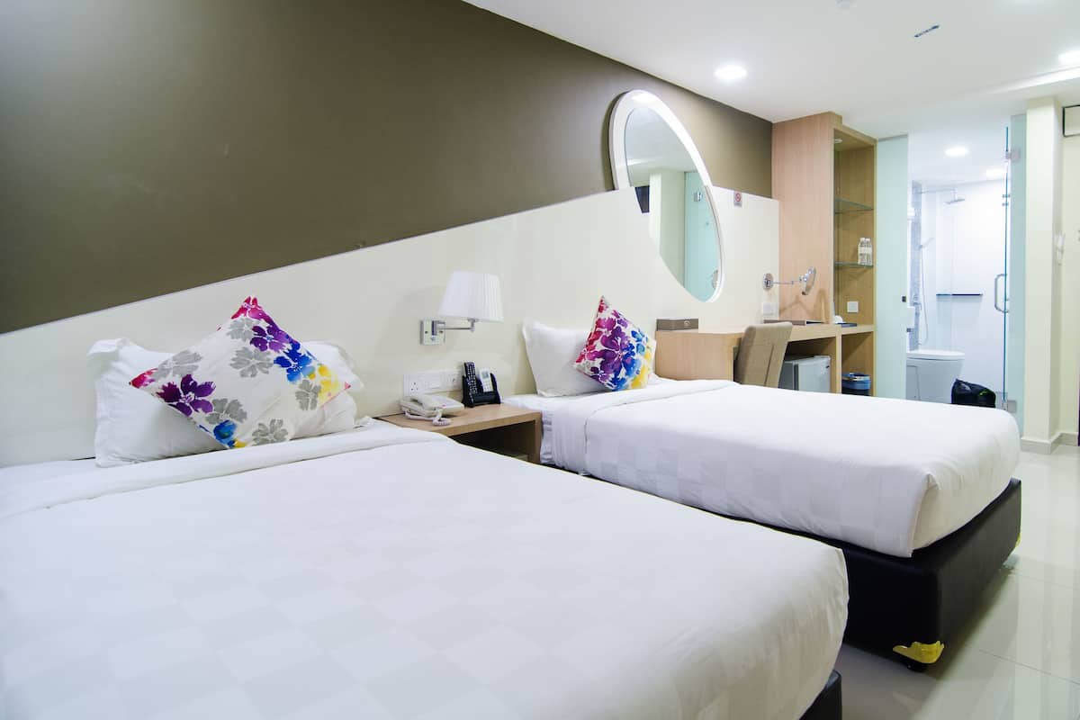 Deluxe Twin Room | In-room safe, desk, soundproofing, free WiFi