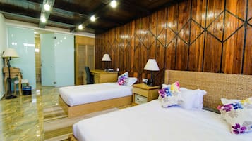 Deluxe Suite ( 3 ) | Peti besi dalam bilik, meja, kalis bunyi, Wi-fi percuma