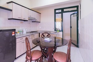Triple Room | Private kitchenette | Full-size fridge, coffee/tea maker, electric kettle