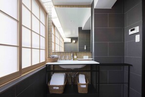 Bathroom - Resi Stay Gion Shijo (Kyoto)