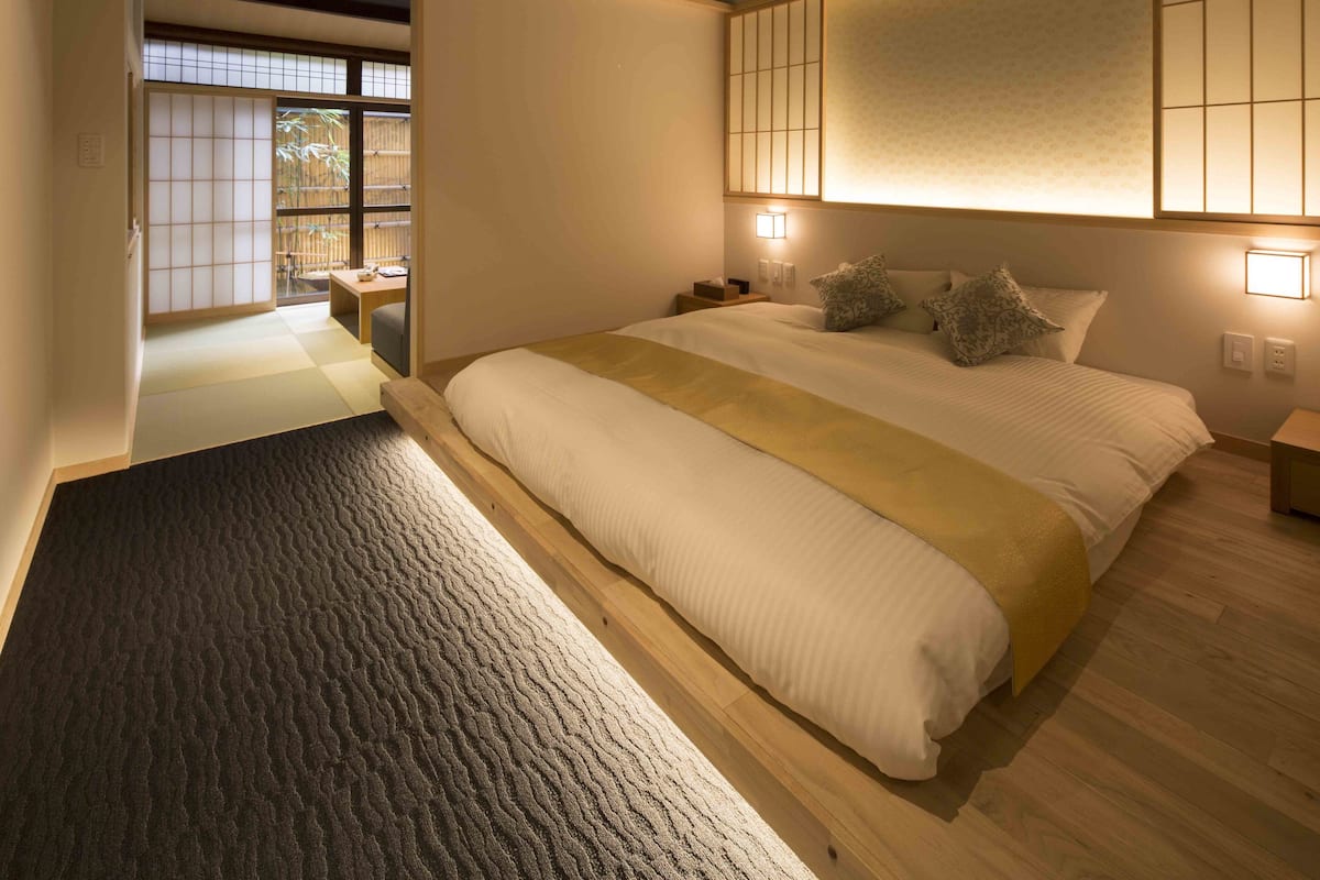 Suite | Premium bedding, down duvets, in-room safe, desk