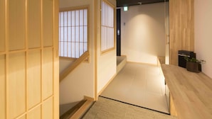 Suite | Premium bedding, down comforters, in-room safe, desk - Resi Stay Gion Shijo (Kyoto)