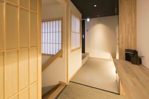 Suite | Hochwertige Bettwaren, Daunenbettdecken, Zimmersafe, Schreibtisch