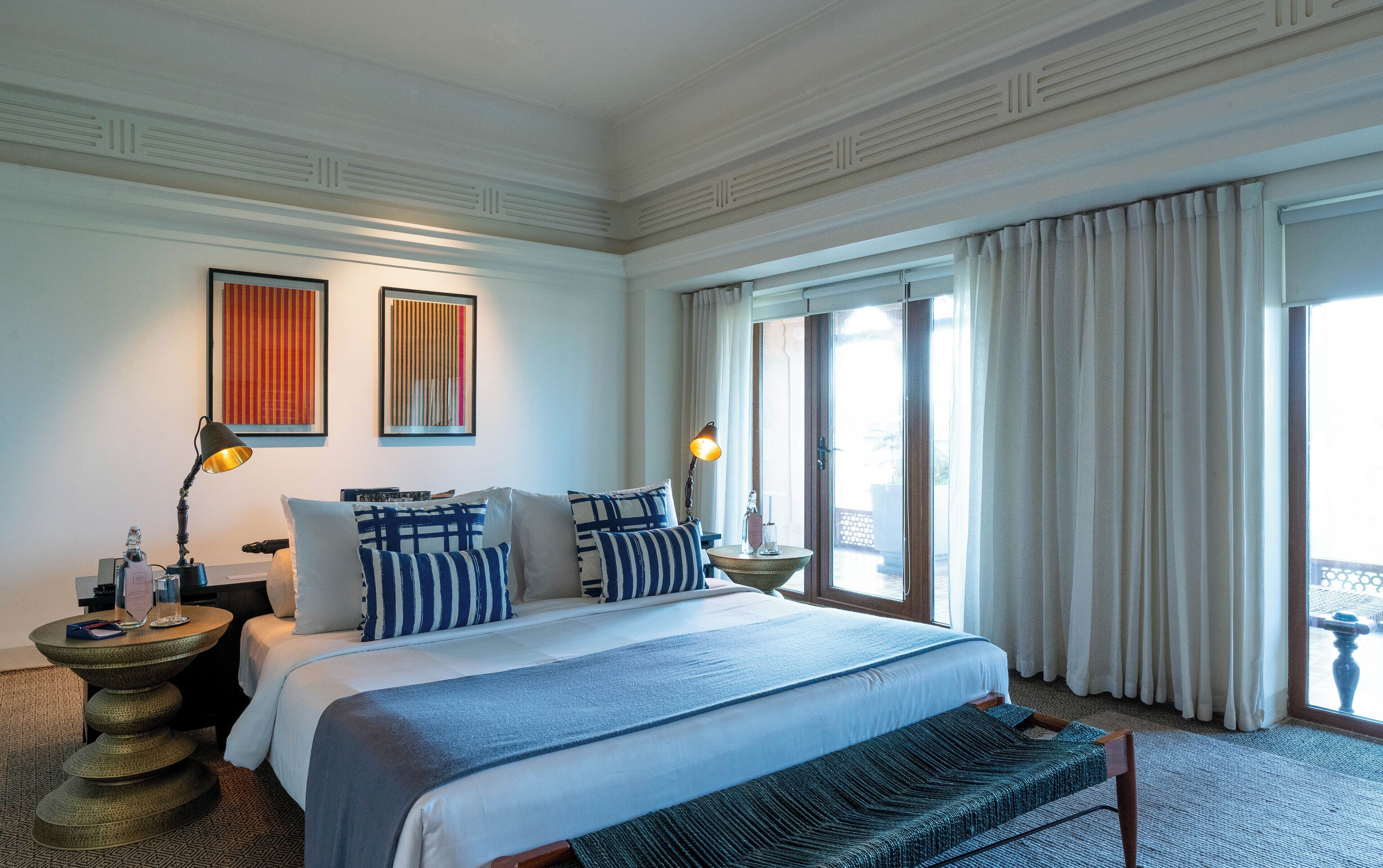 India Room | Minibar, in-room safe, desk, soundproofing