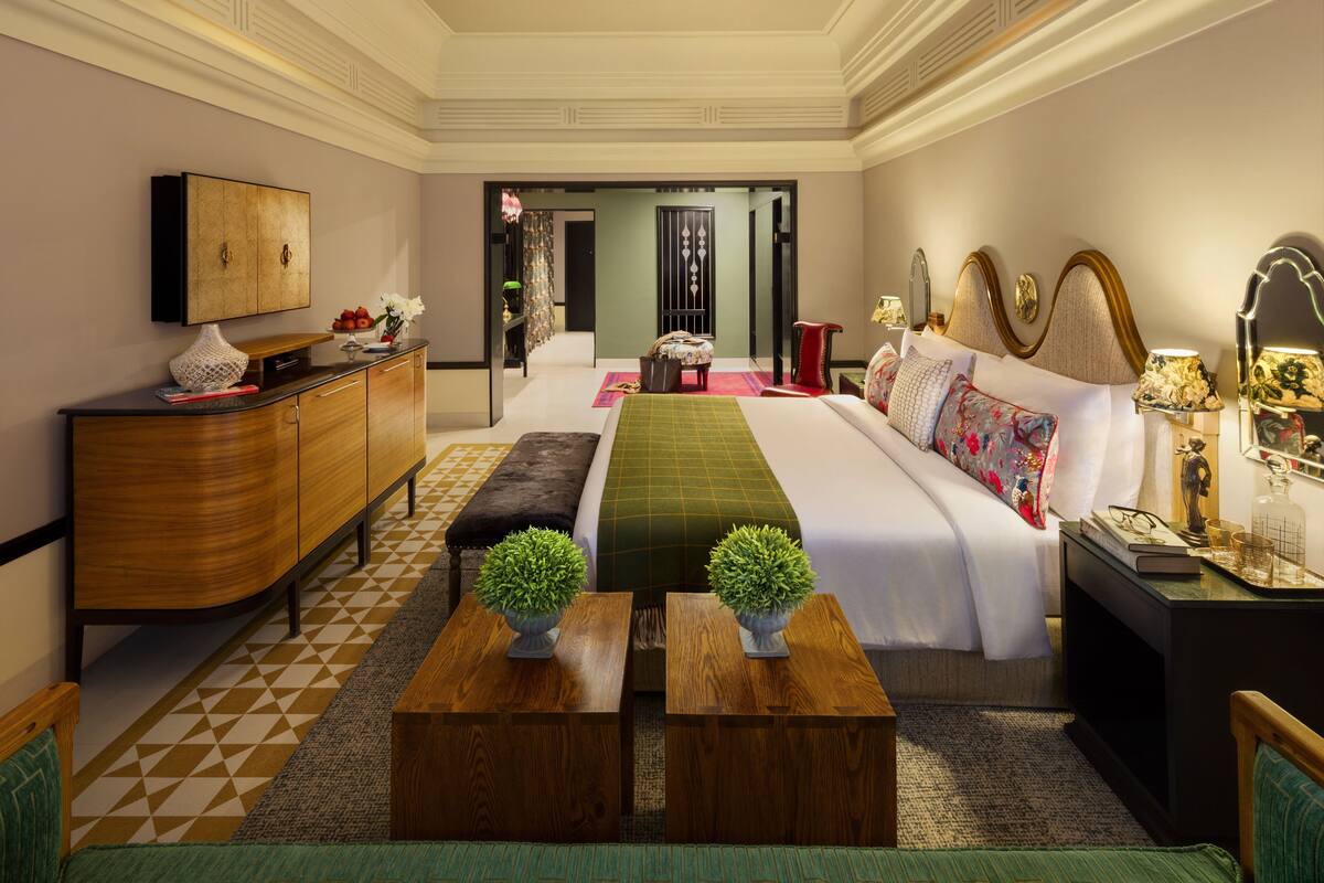 prince room | living room | flat-screen tv