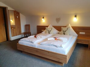 Loft, 2 Bedrooms, Mountain View | Premium bedding, in-room safe, desk, soundproofing - Alpenhof Waengle (Waengle)