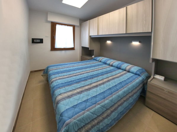 Huoneisto, 2 makuuhuonetta (First Floor) | Tallelokero huoneessa, vauvansängyt, ilmainen Wi-Fi