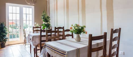 Daily buffet breakfast (EUR 11 per person)