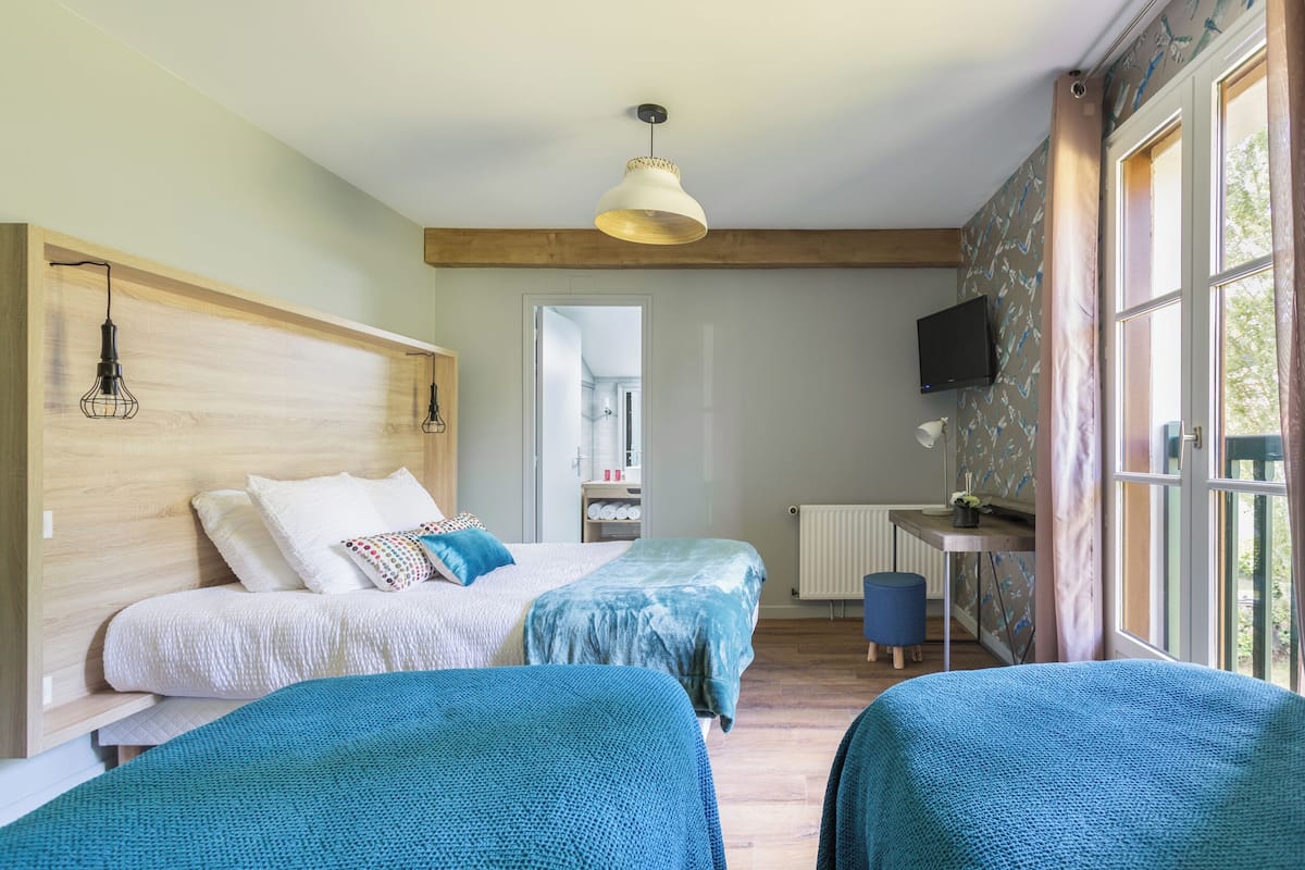 Comfort Quadruple Room | Iron/ironing board, free WiFi, bed sheets