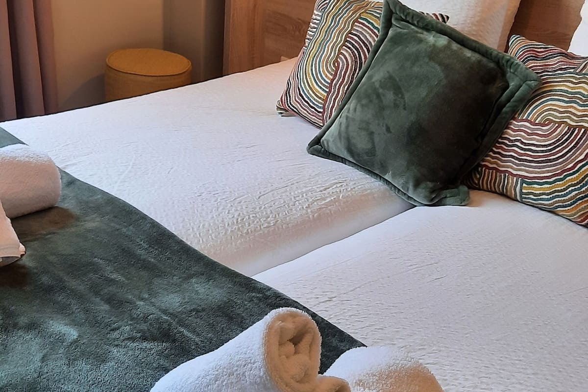 Iron/ironing board, free WiFi, bed sheets