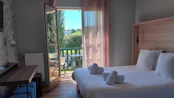 Comfort Triple Room | Iron/ironing board, free WiFi, bed sheets