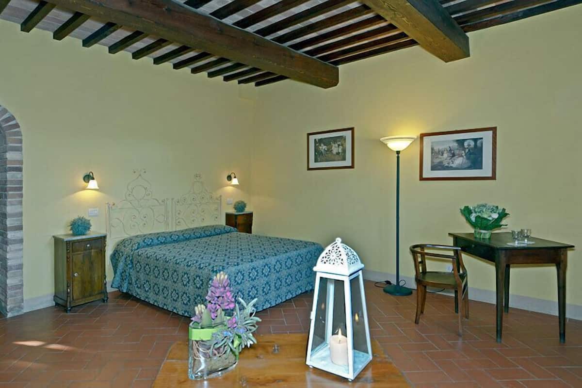 Quarto casal (Rosmarino) | Escrivaninha, berços (sobretaxa), Wi-Fi de cortesia