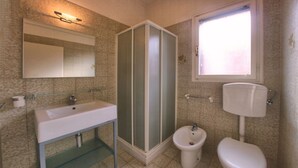 Apartment, 2 Bedrooms | Bathroom - Letizia (Lignano Sabbiadoro)