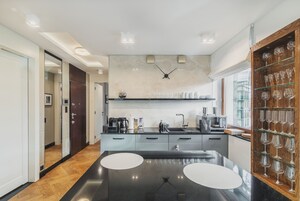 Refrigerador, placa de cocina, lavavajillas, tetera/pava eléctrica