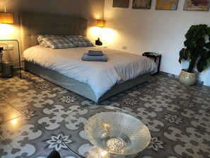Deluxe Double Room | Minibar, blackout curtains, iron/ironing board, free WiFi - Lee's House Bed & Breakfast Sliema (Sliema)