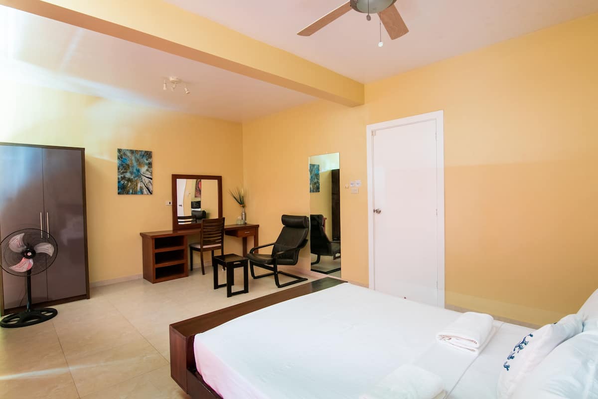 Suite familiar, 2 habitaciones | 3 dormitorios, caja fuerte, escritorio