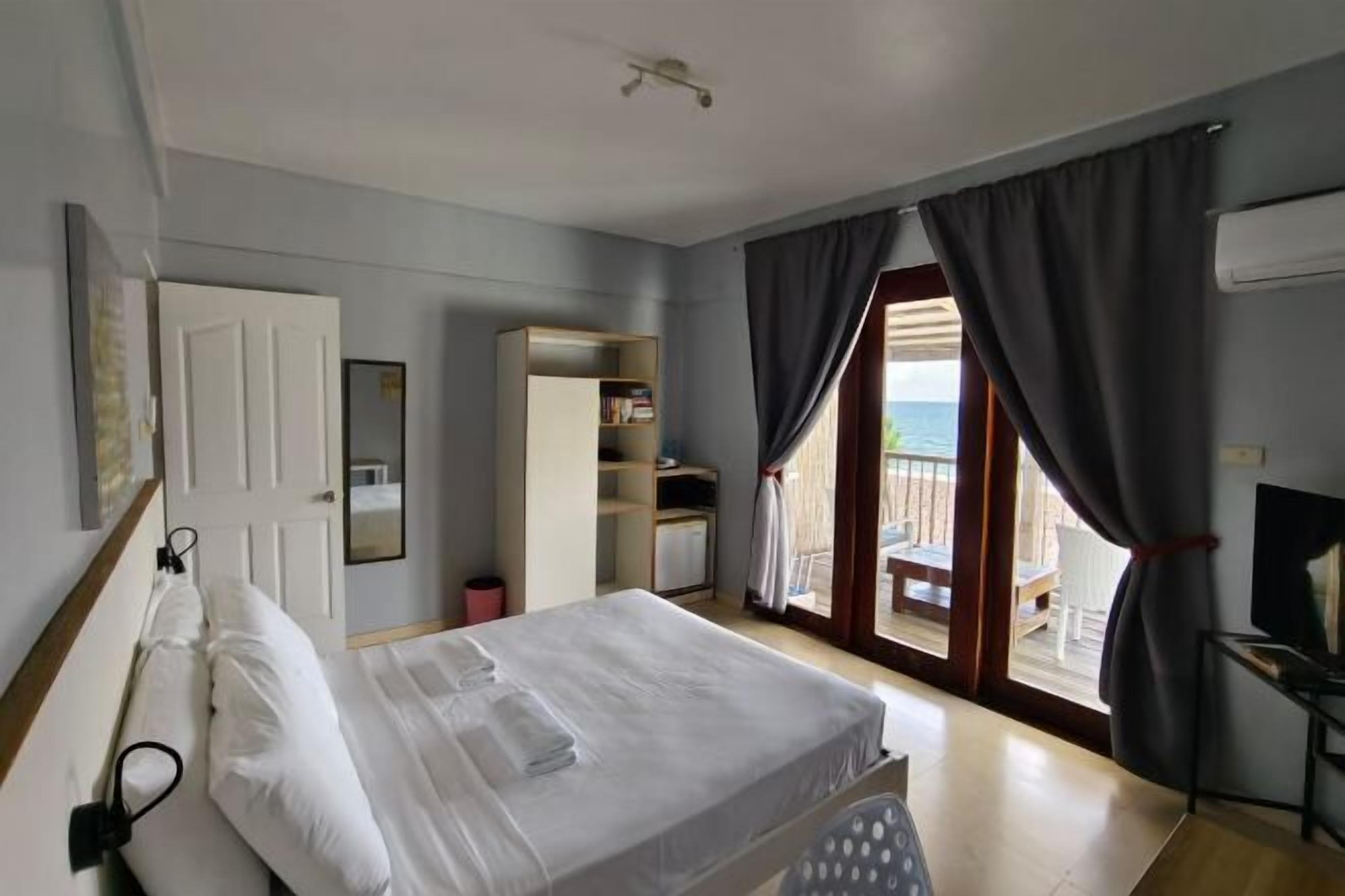 In-room safe, desk, laptop workspace, free WiFi