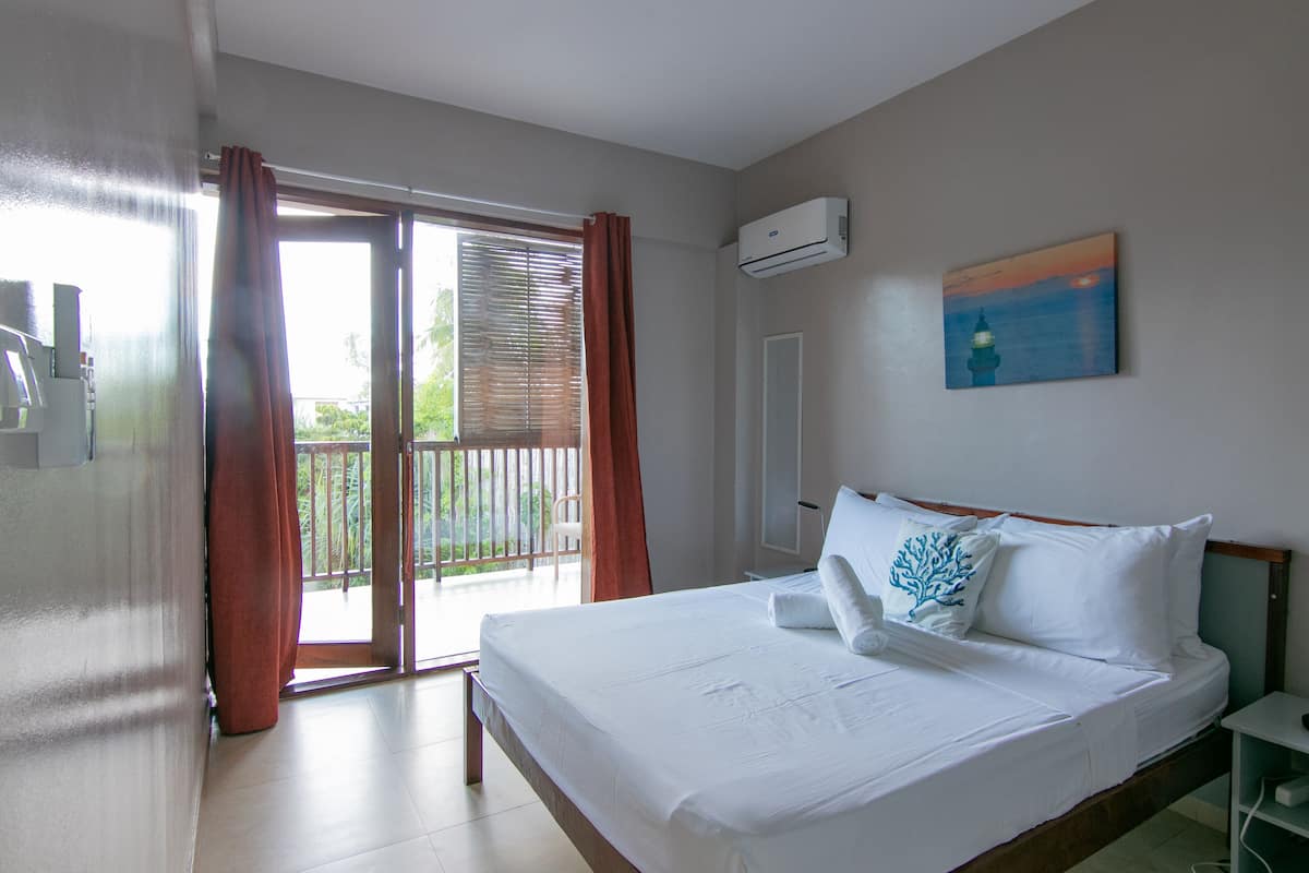 Suite familiar, 3 habitaciones | Caja fuerte, escritorio, espacio para trabajar con un portátil