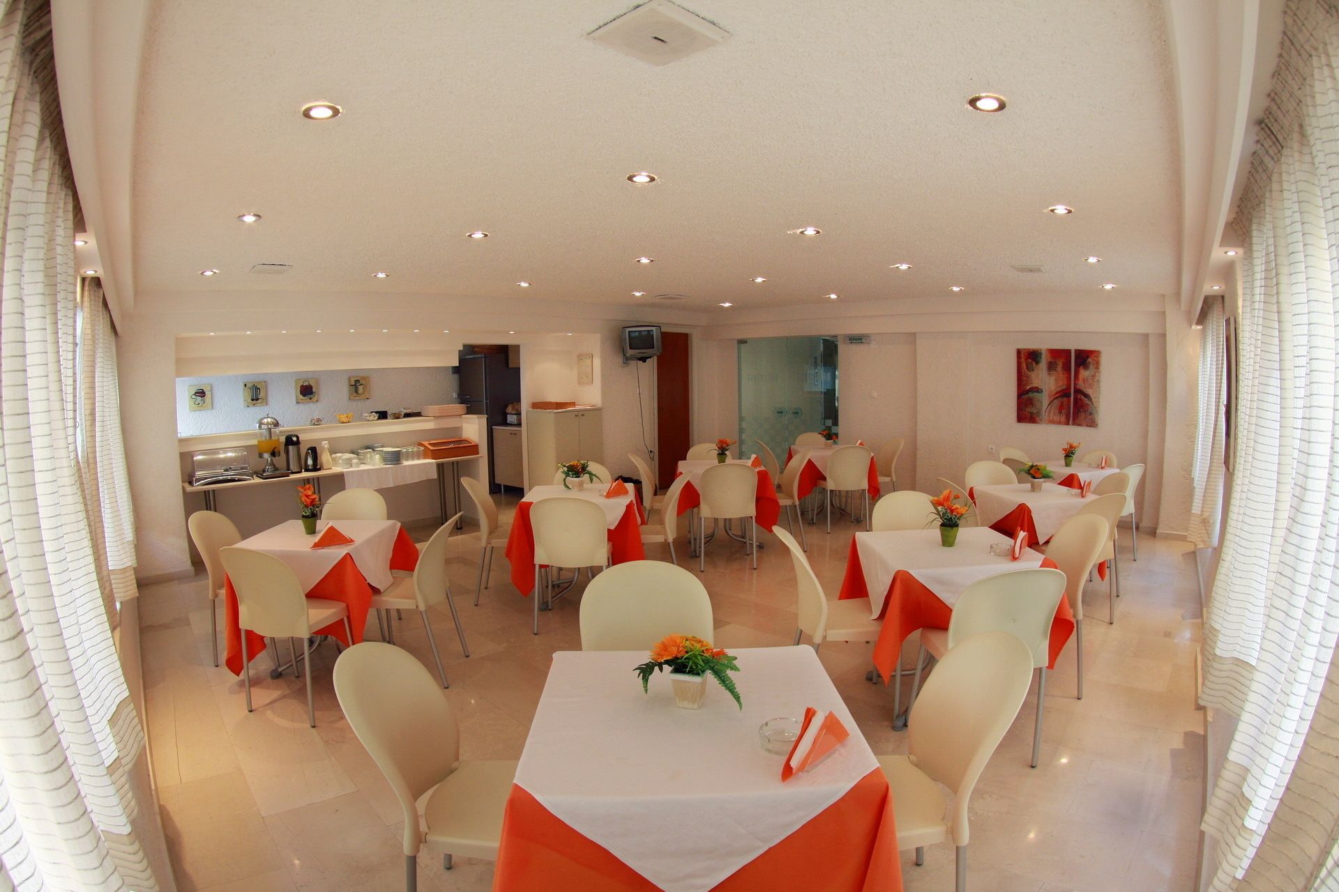 Free daily buffet breakfast